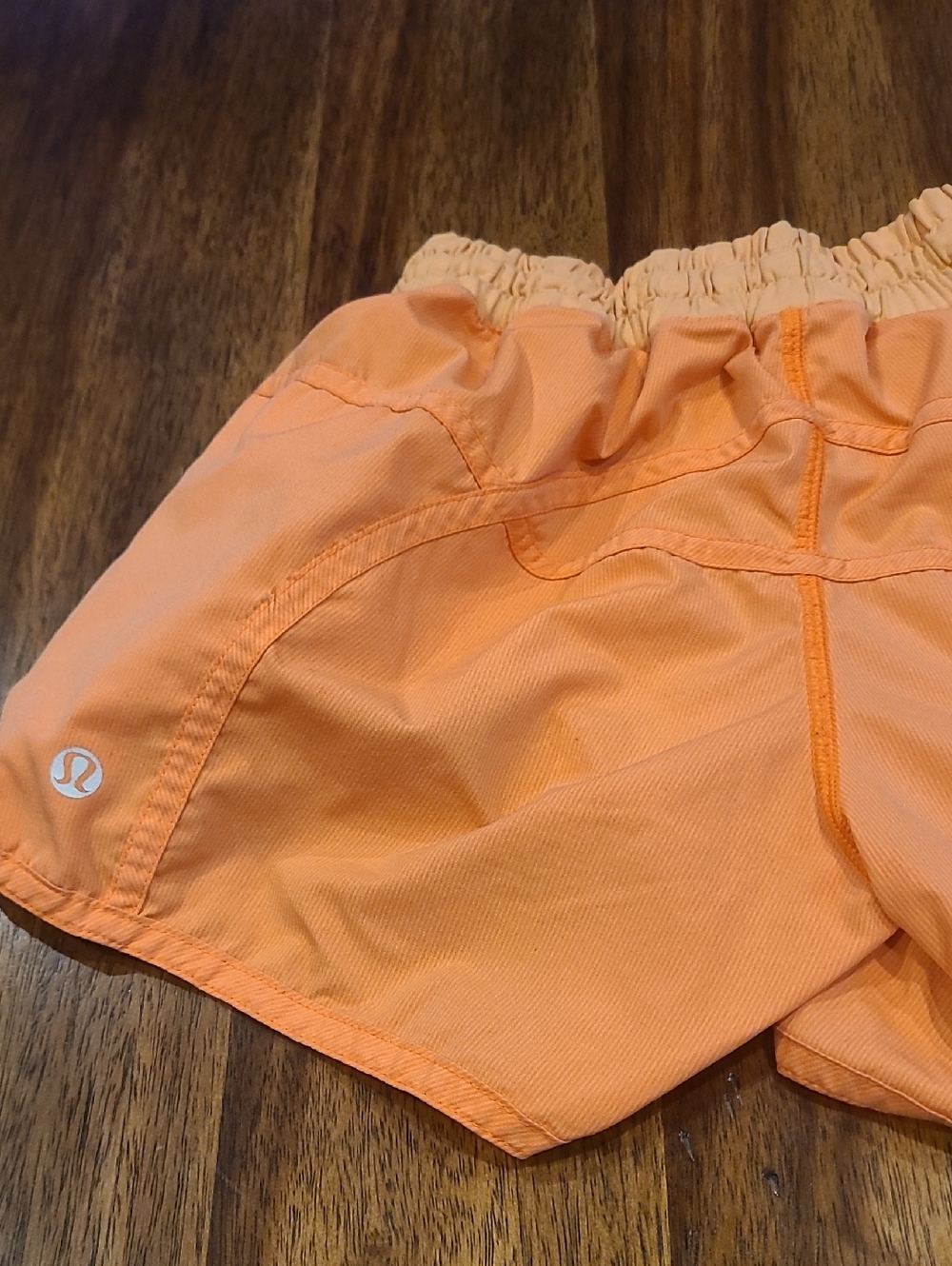 Lululemon Athletica Shorts Women's 4 - Picture 2 of 7